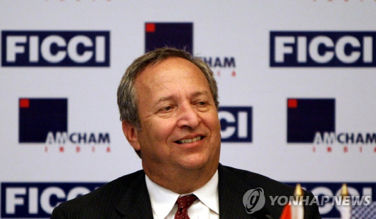 래리 서머스 전 미국 재무장관은 "실업률 급등 없이 경기 연착륙은 어렵다"며 연준을 비판했다. 연합뉴스